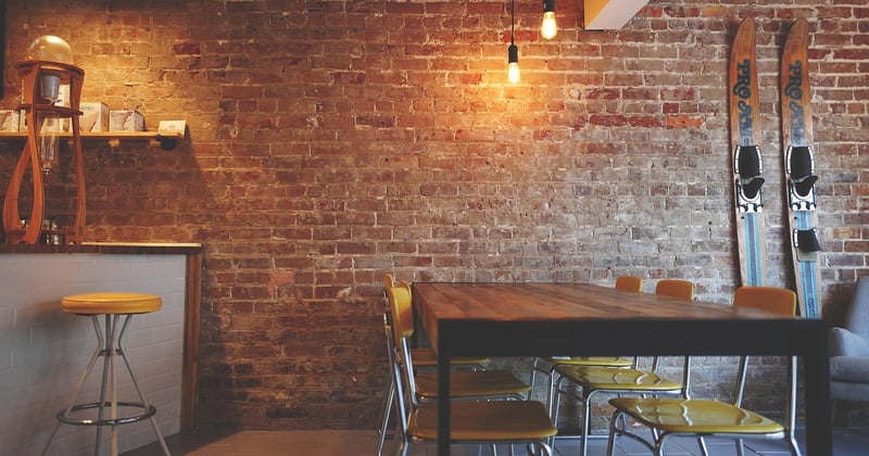 10 idées de décoration murale pour habiller un grand mur vide