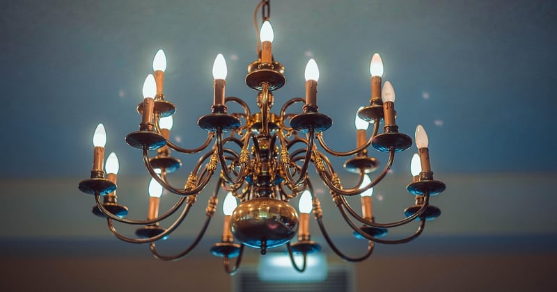 Comment mettre en valeur une pièce sombre grâce à la lumière et aux couleurs